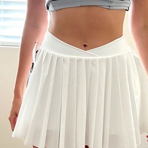 Aritzia Tennis Skirt Skort Action Sporty Summer Athletic White NWT
